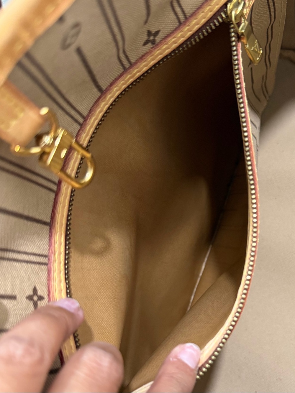 Louis Vuitton Neverfull MM tote in classic monogram canvas - Picture 9 of 14